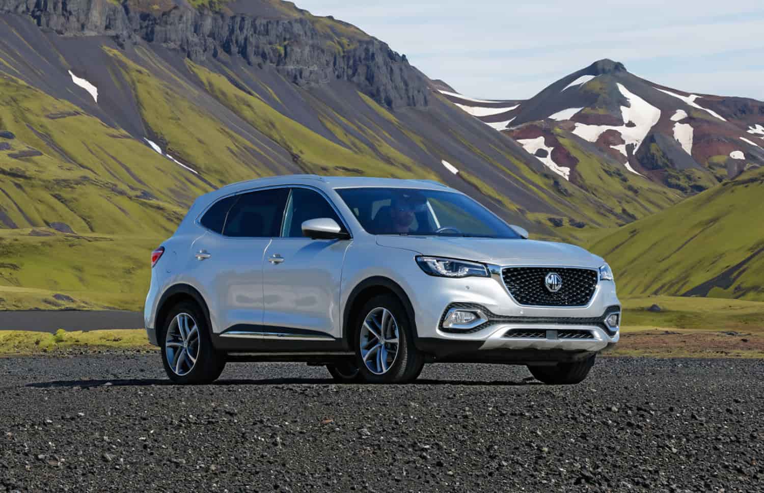 MG EHS. Mieten Sie diesen SUV in Island für eine reibungslose Fahrt auf der Ringstraße und in den Stadtstraßen, mit unbegrenzter Kilometerzahl und Vorderradantrieb für unterschiedliche Geländearten.