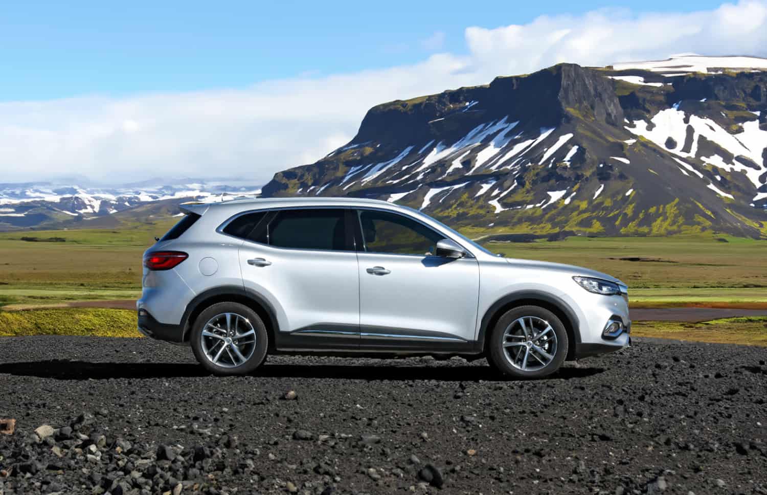 MG EHS. Mieten Sie diesen SUV in Island für eine reibungslose Fahrt auf der Ringstraße und in den Stadtstraßen, mit unbegrenzter Kilometerzahl und Vorderradantrieb für unterschiedliche Geländearten.