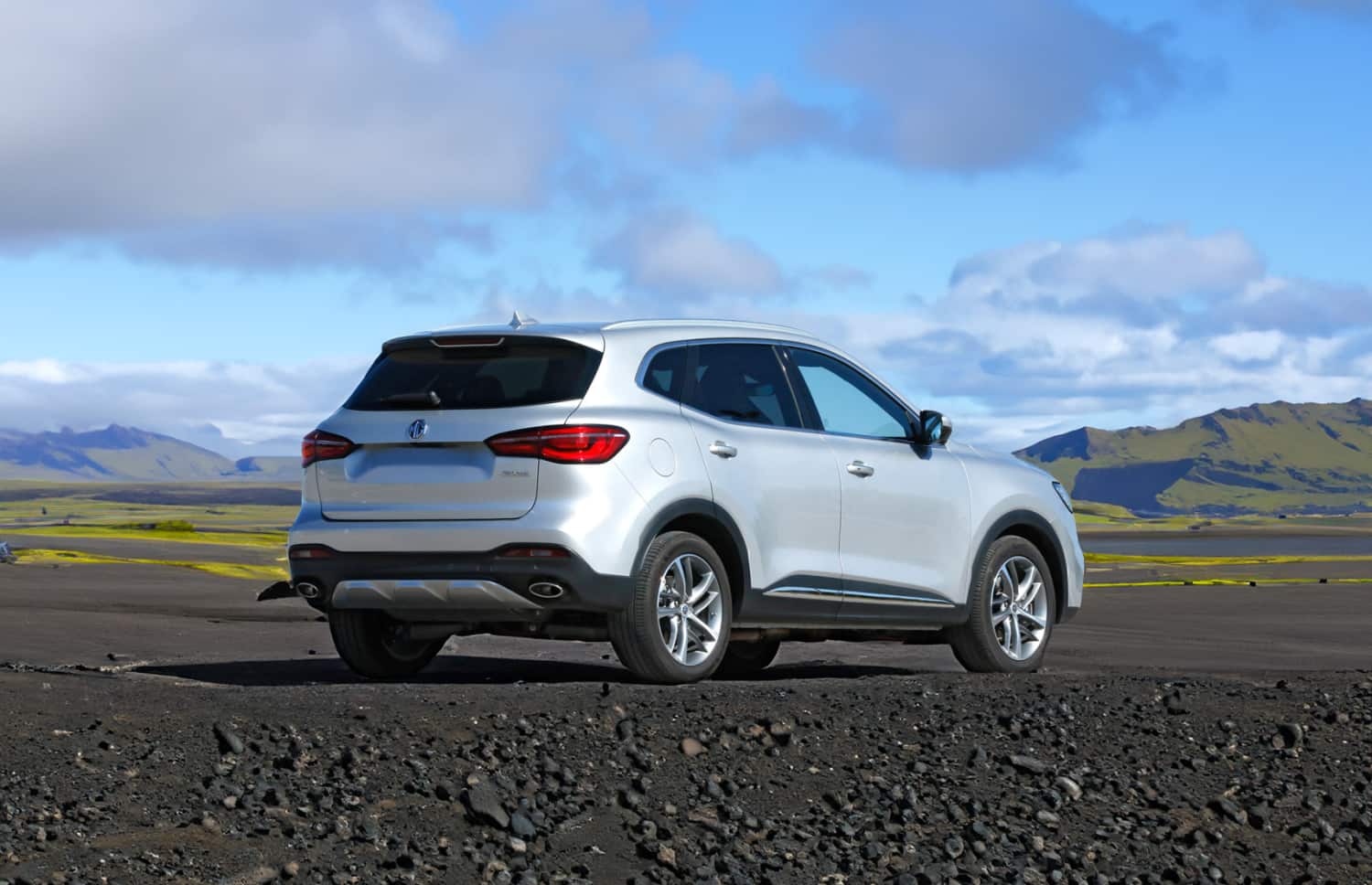 MG EHS. Mieten Sie diesen SUV in Island für eine reibungslose Fahrt auf der Ringstraße und in den Stadtstraßen, mit unbegrenzter Kilometerzahl und Vorderradantrieb für unterschiedliche Geländearten.
