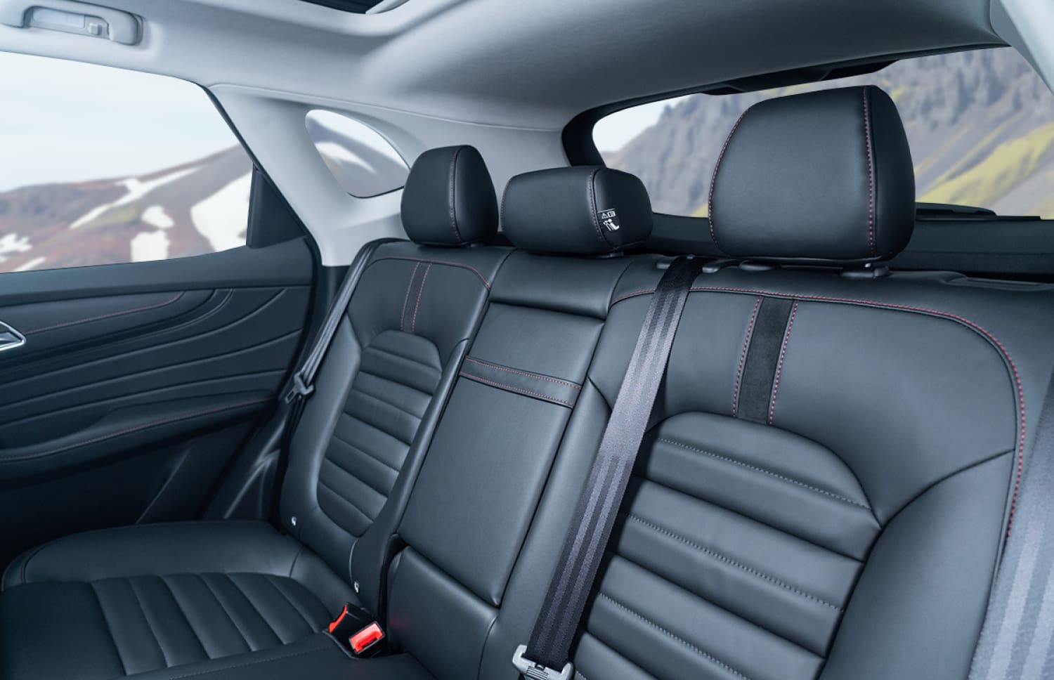 MG EHS. Mieten Sie diesen SUV in Island für eine reibungslose Fahrt auf der Ringstraße und in den Stadtstraßen, mit unbegrenzter Kilometerzahl und Vorderradantrieb für unterschiedliche Geländearten.