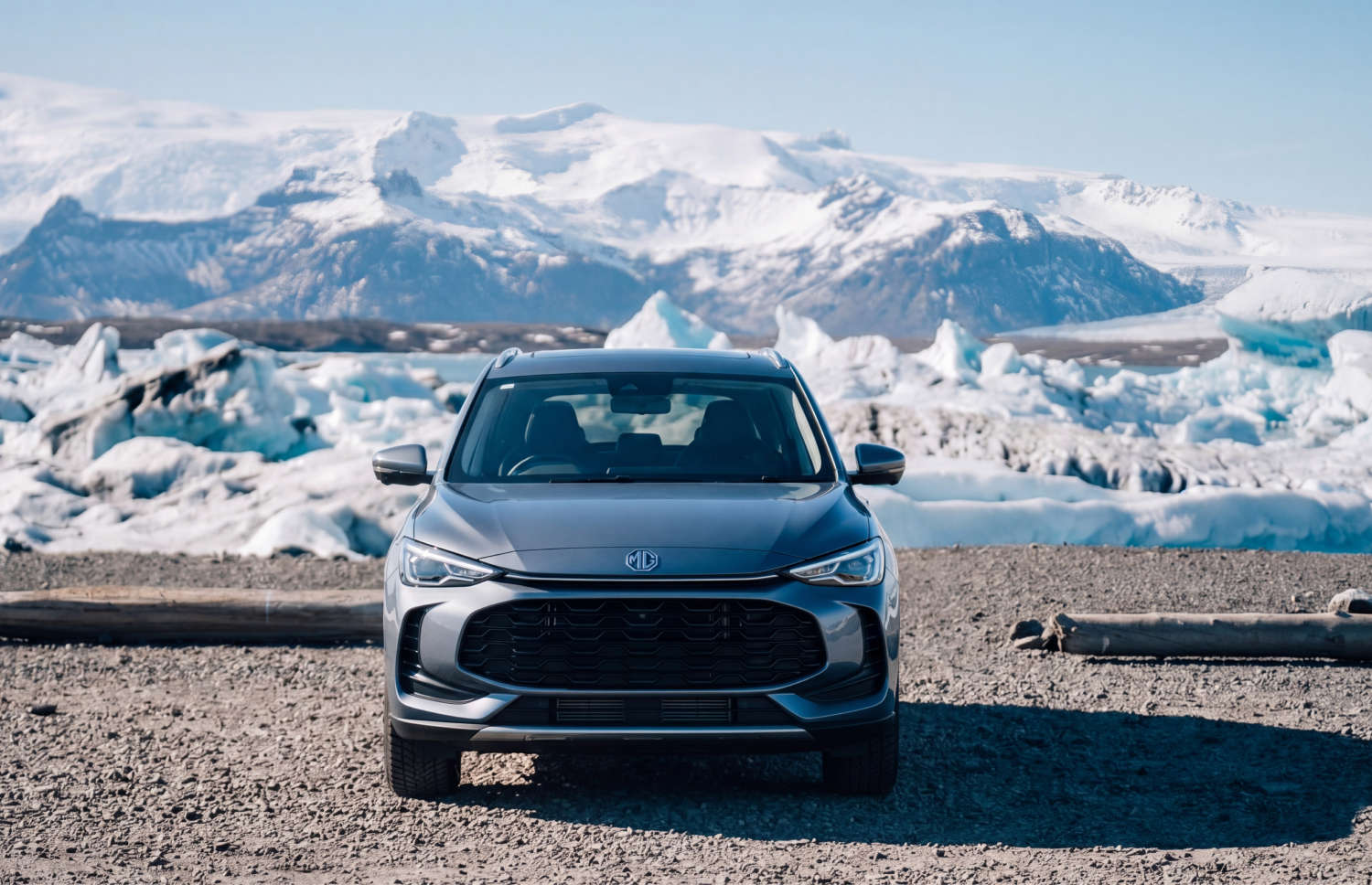 MG ZS . Mieten Sie diesen SUV in Island für eine reibungslose Fahrt auf der Ringstraße und in den Stadtstraßen, mit unbegrenzter Kilometerzahl und Vorderradantrieb für unterschiedliche Geländearten.