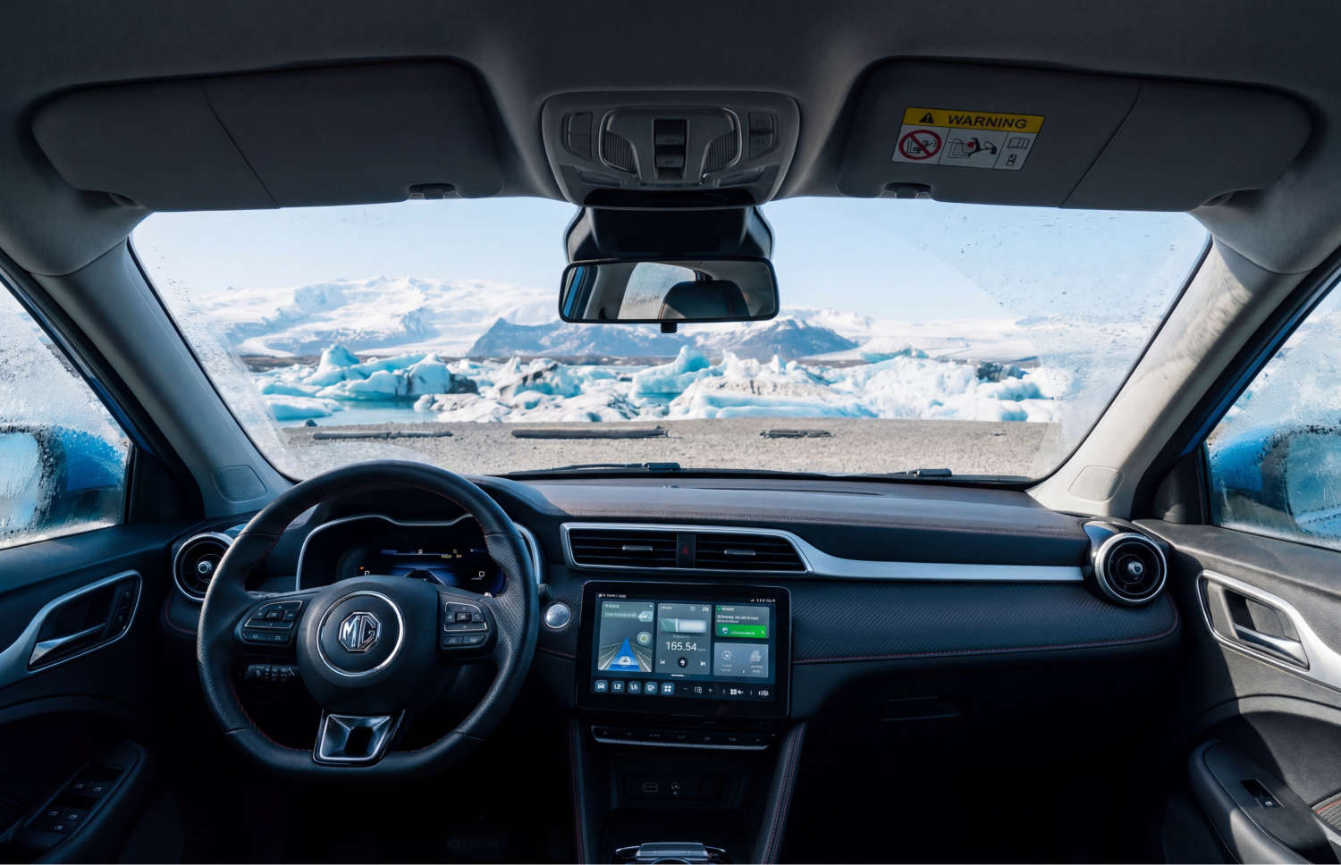 MG ZS . Mieten Sie diesen SUV in Island für eine reibungslose Fahrt auf der Ringstraße und in den Stadtstraßen, mit unbegrenzter Kilometerzahl und Vorderradantrieb für unterschiedliche Geländearten.