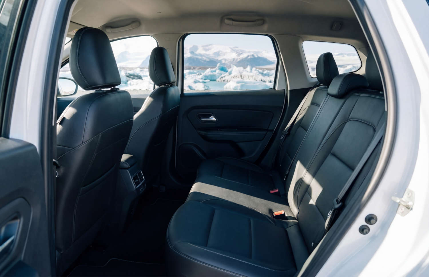 MG ZS . Mieten Sie diesen SUV in Island für eine reibungslose Fahrt auf der Ringstraße und in den Stadtstraßen, mit unbegrenzter Kilometerzahl und Vorderradantrieb für unterschiedliche Geländearten.