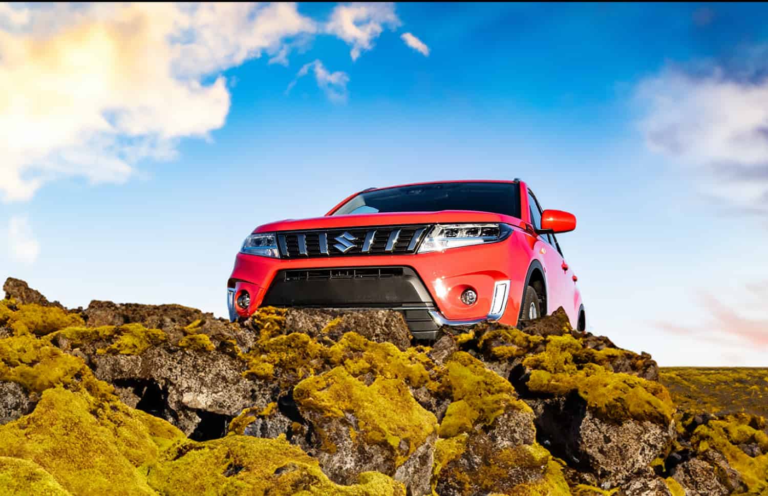 Suzuki Vitara. Ideal für die Erkundung der Hochlandstraßen Islands und den Schutz auf Schotterstraßen, bietet dieses Mietfahrzeug ausreichend Platz für eine reibungslose Island-Rundreise.