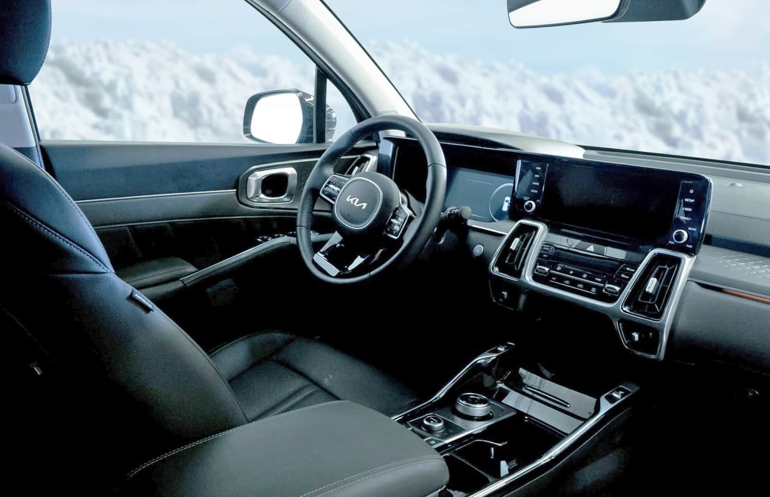 Kia Sorento. Ein geräumiges und zuverlässiges 4x4-Mietfahrzeug in Island, ausgelegt für eine reibungslose Fahrt auf Schotterstraßen, F-Straßen und isländischem Outdoor-Gelände, mit viel Platz für Passagiere und Gepäck.