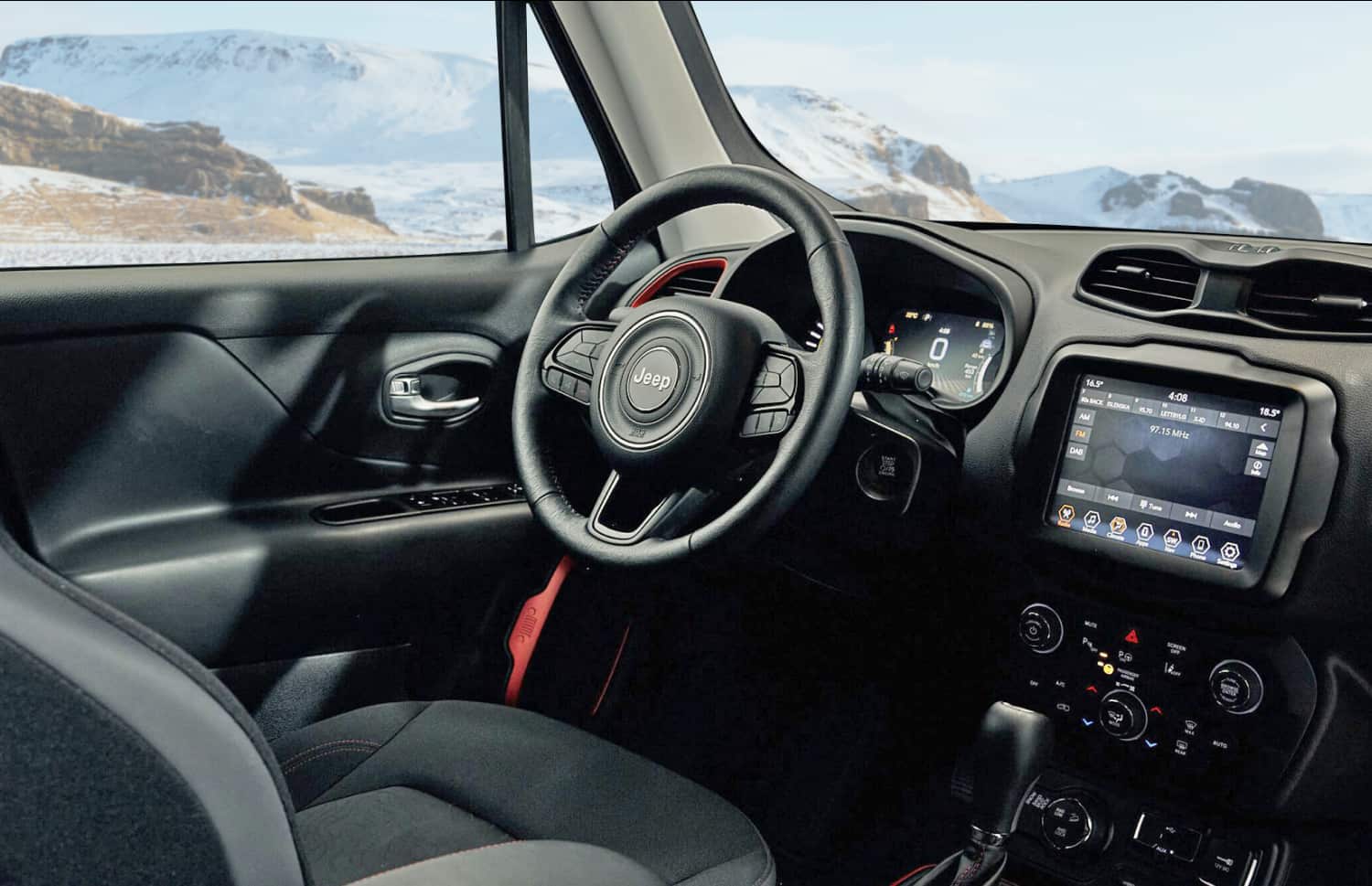 Jeep Renegade. Ein robustes Offroad-Mietfahrzeug in Island, ausgestattet für Flussdurchquerungen und Schotterstraßen – perfekt für Reisende, die ein Abenteuer auf den F-Straßen suchen.