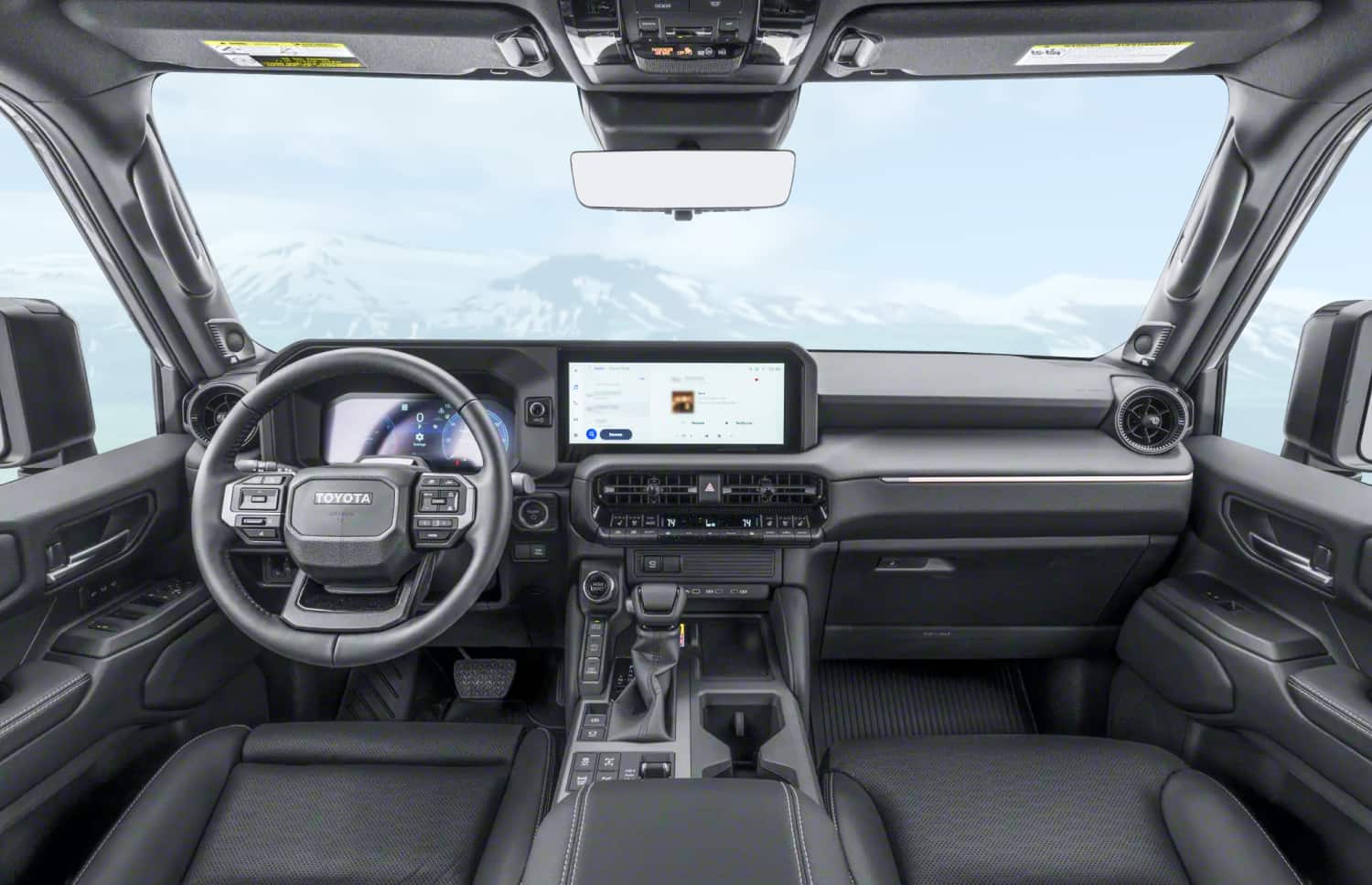Weißer Toyota Land Cruiser 250 4WD SUV mit Automatikgetriebe, 7 Sitzen, USB-Ladegerät, Bluetooth und Sitzheizung – perfekt für Offroad-Abenteuer in Island.