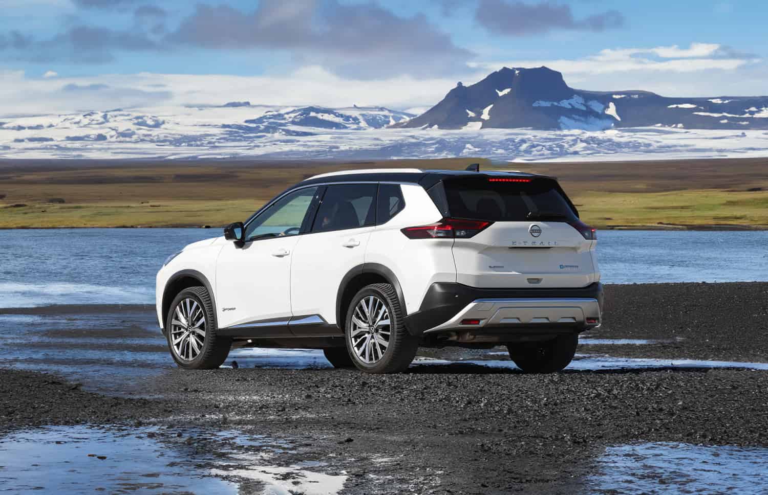 Nissan X-Trail. Perfekt für Offroad-Abenteuer in Islands rauem Gelände, bietet dieses Miet-SUV Sicherheitsfunktionen und viel Platz – ideal für lange Fahrten entlang der Ringstraße und darüber hinaus.