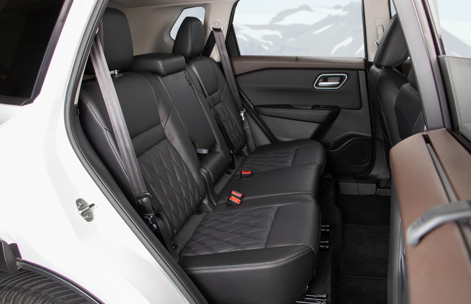 Nissan X-Trail. Perfekt für Offroad-Abenteuer in Islands rauem Gelände, bietet dieses Miet-SUV Sicherheitsfunktionen und viel Platz – ideal für lange Fahrten entlang der Ringstraße und darüber hinaus.