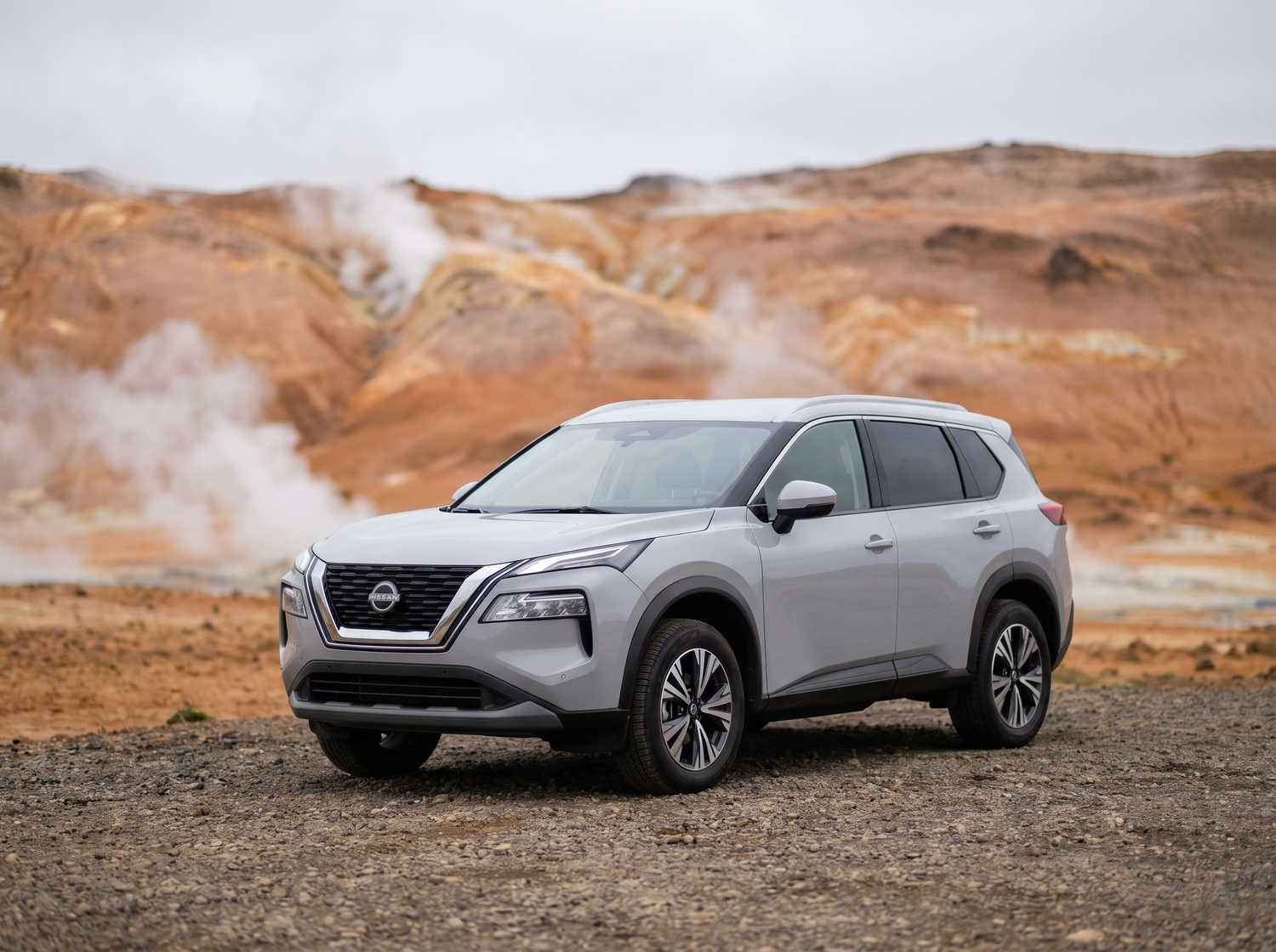 Nissan X-Trail. Perfekt für Offroad-Abenteuer in Islands rauem Gelände, bietet dieses Miet-SUV Sicherheitsfunktionen und viel Platz – ideal für lange Fahrten entlang der Ringstraße und darüber hinaus.