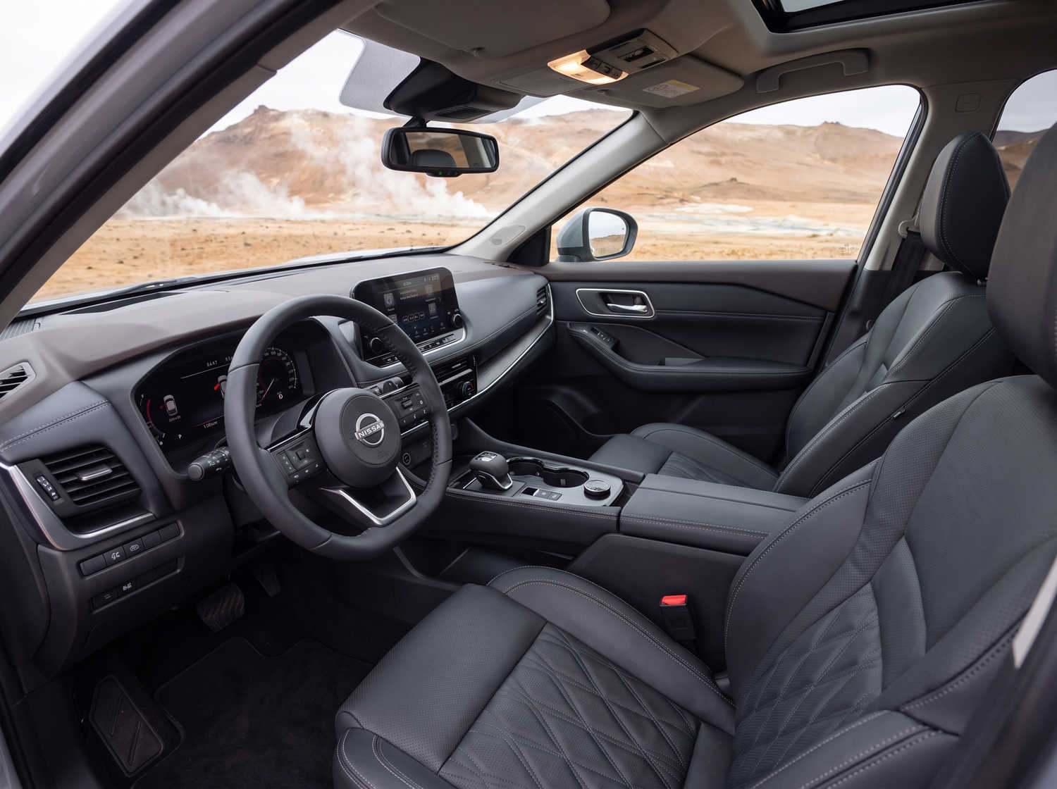 Nissan X-Trail. Perfekt für Offroad-Abenteuer in Islands rauem Gelände, bietet dieses Miet-SUV Sicherheitsfunktionen und viel Platz – ideal für lange Fahrten entlang der Ringstraße und darüber hinaus.