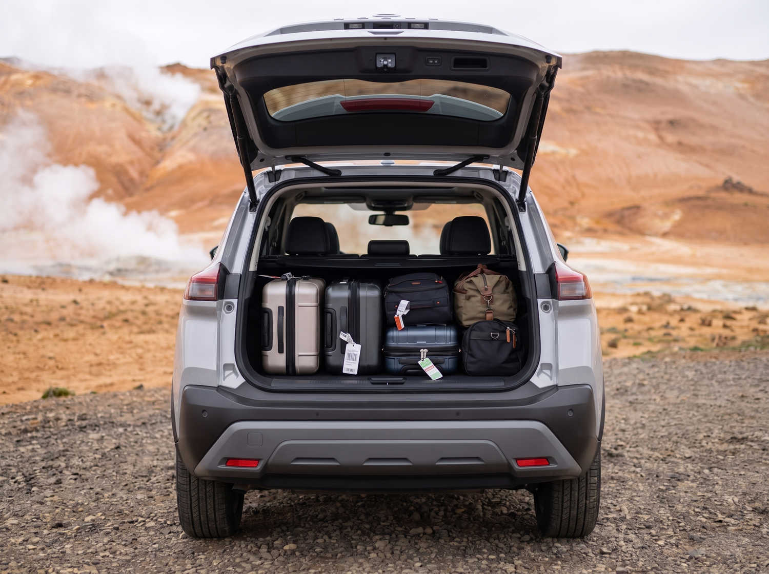 Nissan X-Trail. Perfekt für Offroad-Abenteuer in Islands rauem Gelände, bietet dieses Miet-SUV Sicherheitsfunktionen und viel Platz – ideal für lange Fahrten entlang der Ringstraße und darüber hinaus.