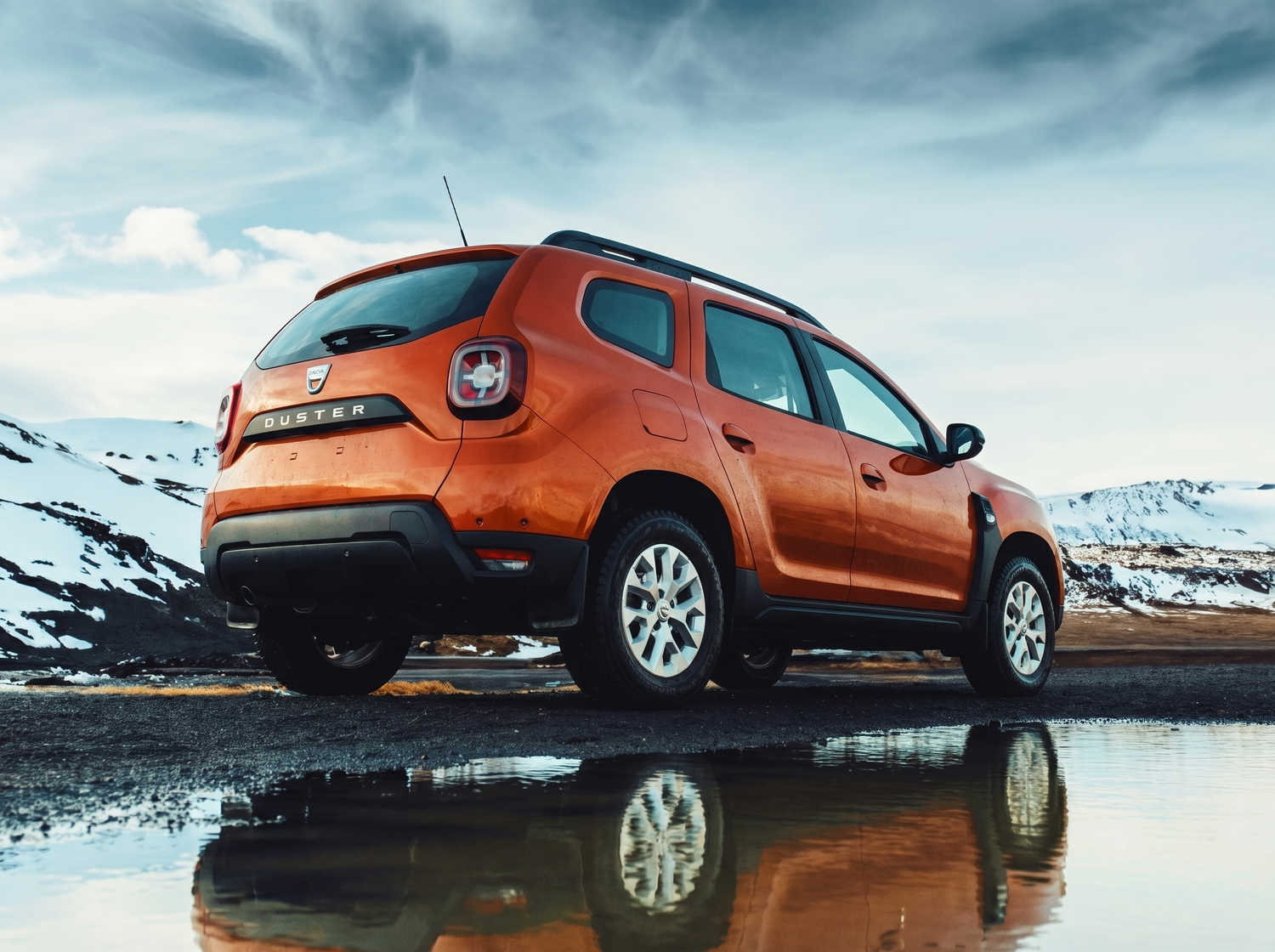 Gebrauchter Dacia Duster. Ein zuverlässiges 4x4-Mietfahrzeug in Island, ideal für Offroad-Fahrten auf den F-Straßen Islands, mit unbegrenzter Kilometerzahl zur Erkundung anspruchsvoller Gelände.