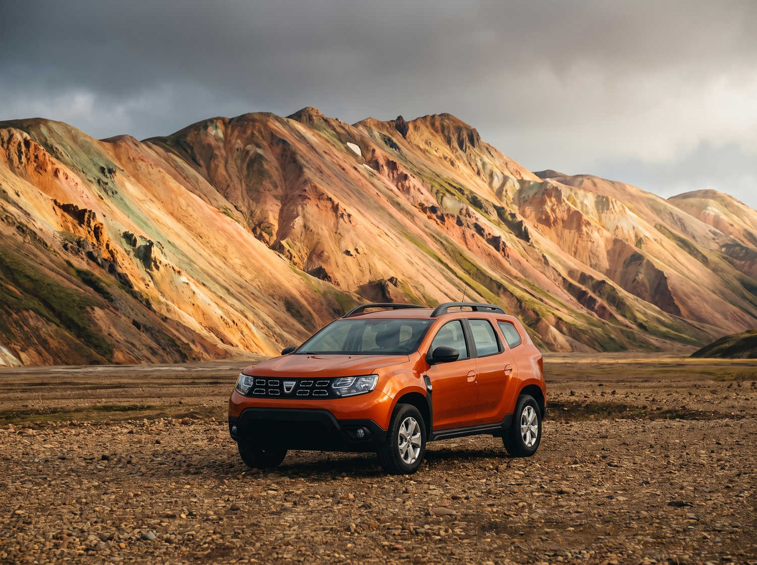 Gebrauchter Dacia Duster. Ein zuverlässiges 4x4-Mietfahrzeug in Island, ideal für Offroad-Fahrten auf den F-Straßen Islands, mit unbegrenzter Kilometerzahl zur Erkundung anspruchsvoller Gelände.