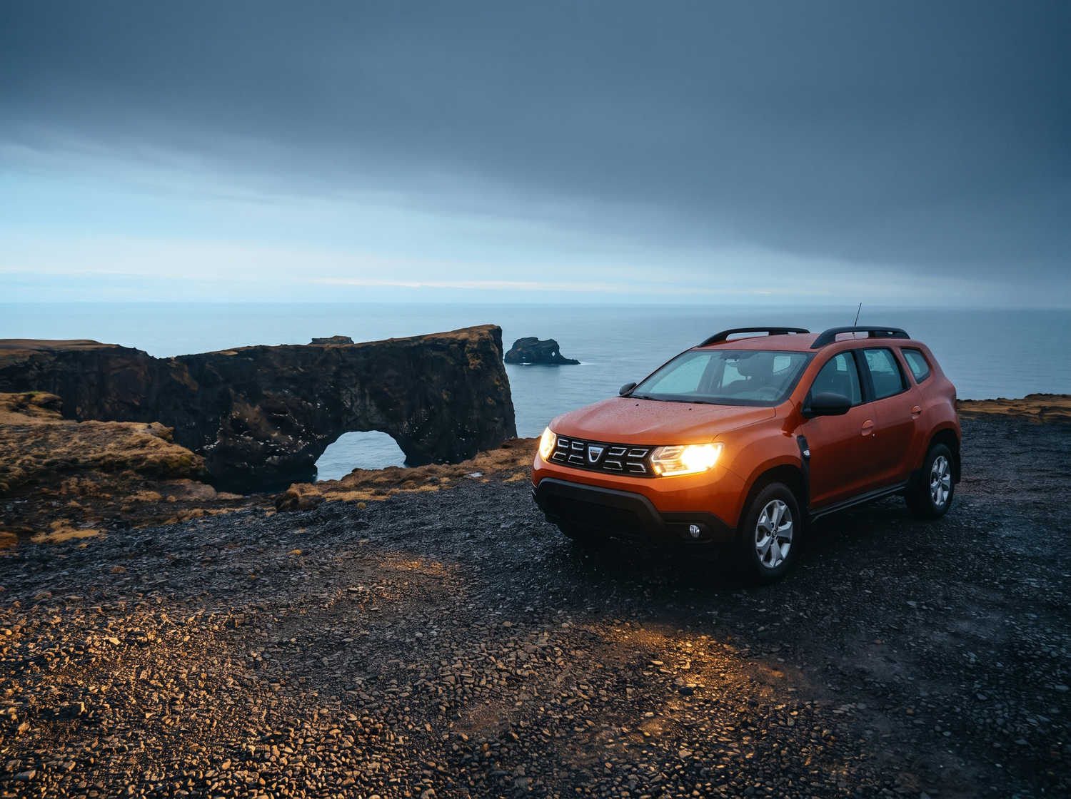 Gebrauchter Dacia Duster. Ein zuverlässiges 4x4-Mietfahrzeug in Island, ideal für Offroad-Fahrten auf den F-Straßen Islands, mit unbegrenzter Kilometerzahl zur Erkundung anspruchsvoller Gelände.