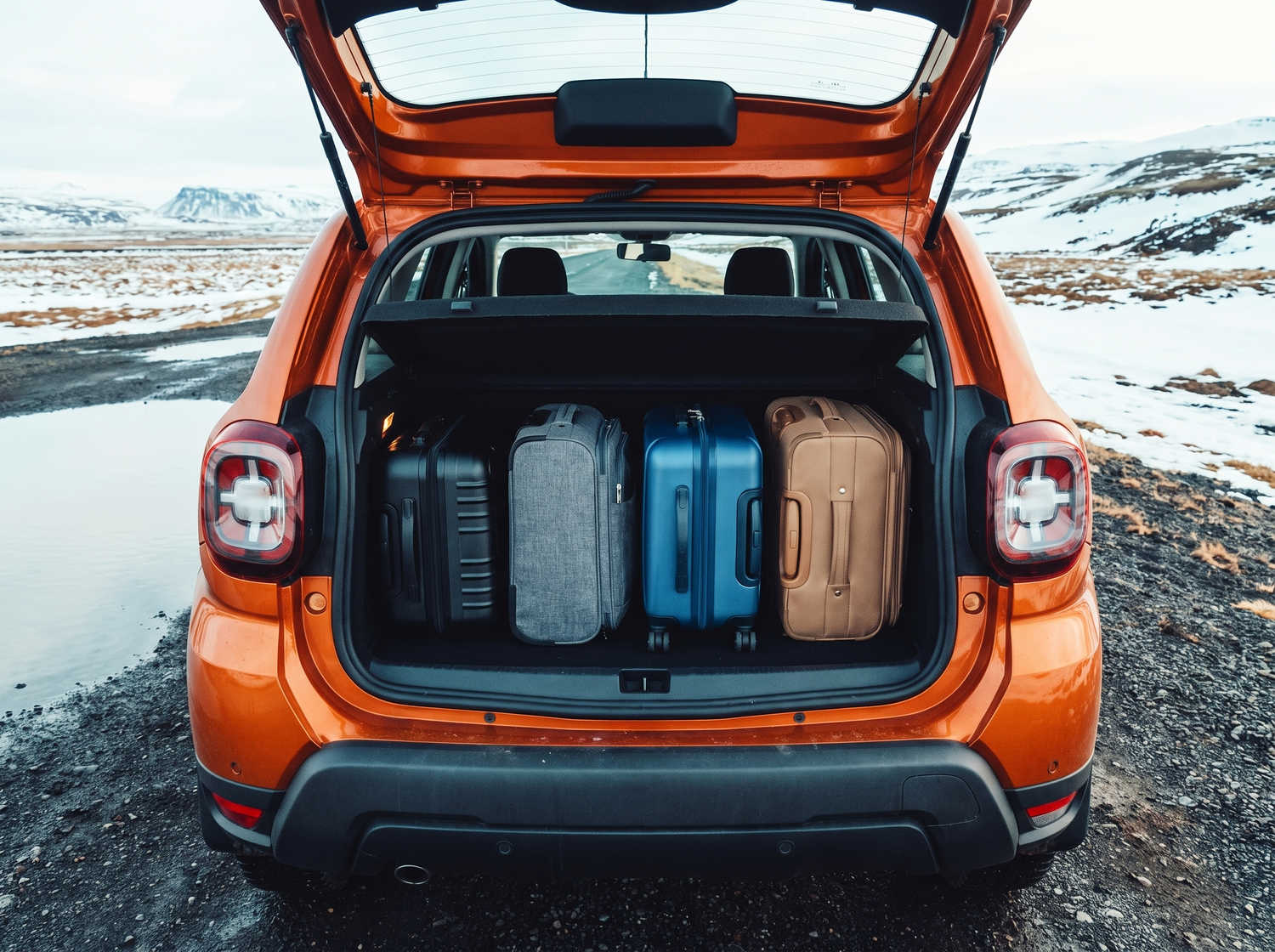 Gebrauchter Dacia Duster. Ein zuverlässiges 4x4-Mietfahrzeug in Island, ideal für Offroad-Fahrten auf den F-Straßen Islands, mit unbegrenzter Kilometerzahl zur Erkundung anspruchsvoller Gelände.